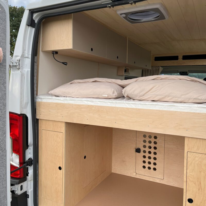 Close up berging Camperbouw Peugeot Boxer L1H2 - overzicht