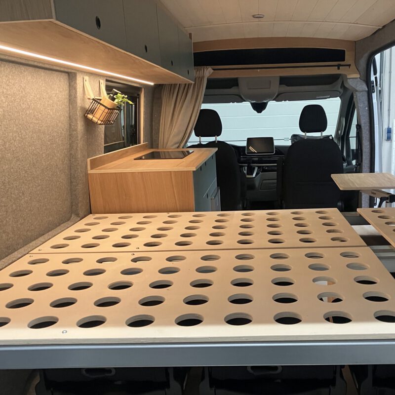 Gehele bed Camperbouw Peugeot Boxer L1H2 - overzicht