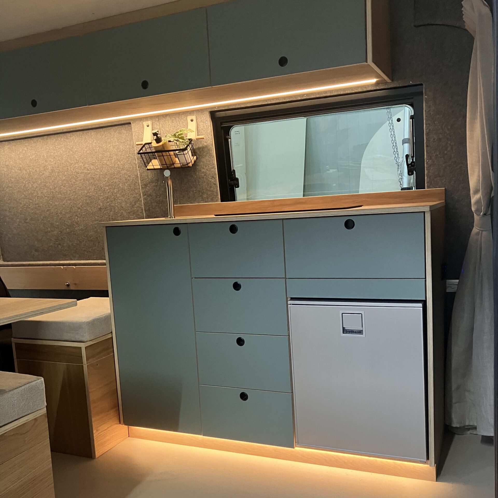 Camperbouw Peugeot Boxer L1H2 - overzicht